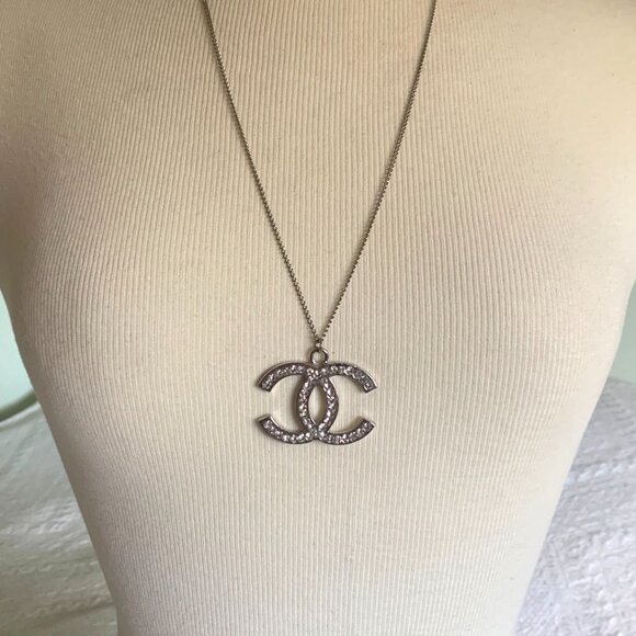 Vintage CC Logo Rhinestone Pendant on 23 inch Chain Necklace - Picture 3 of 10